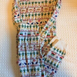 Hanna Andersson Cream Pajamas with Elf and Snowflake Print